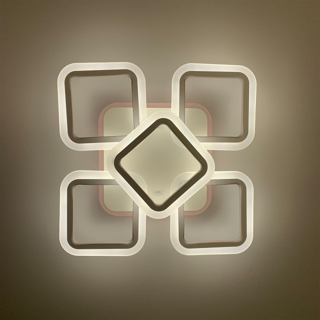 Стельова біла люстра LED на 4+1 ріжки-квадрати фото Стельова біла люстра LED на 4+1 ріжки-квадрати